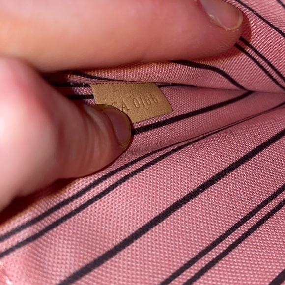 barley used beautiful Louis Vuitton hand bag - Picture 11 of 11